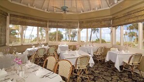 2 restaurants; lunch and dinner served - Casa Ybel Resort (Sanibel)