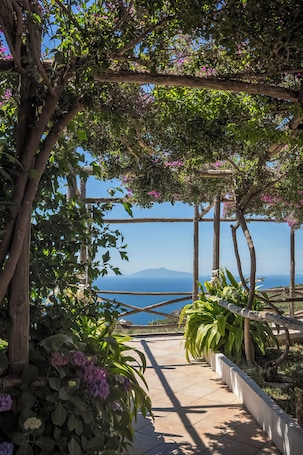 Exterior. Hotel Il Girasole