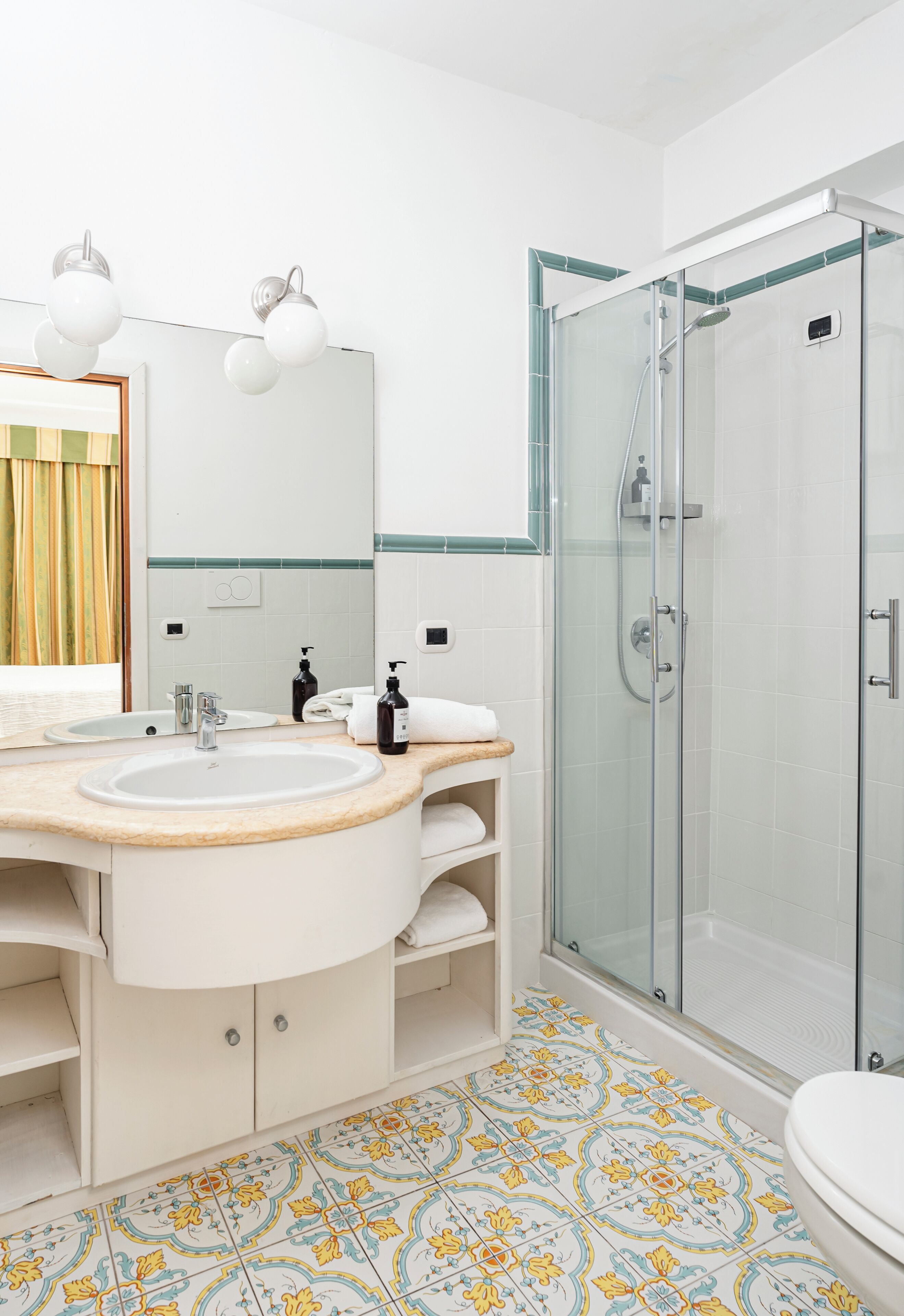 standard triple room | bathroom | shower, free toiletries, hair dryer, bidet
