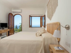 Habitación estándar doble, vistas al mar | Minibar, caja fuerte, escritorio y wifi gratis