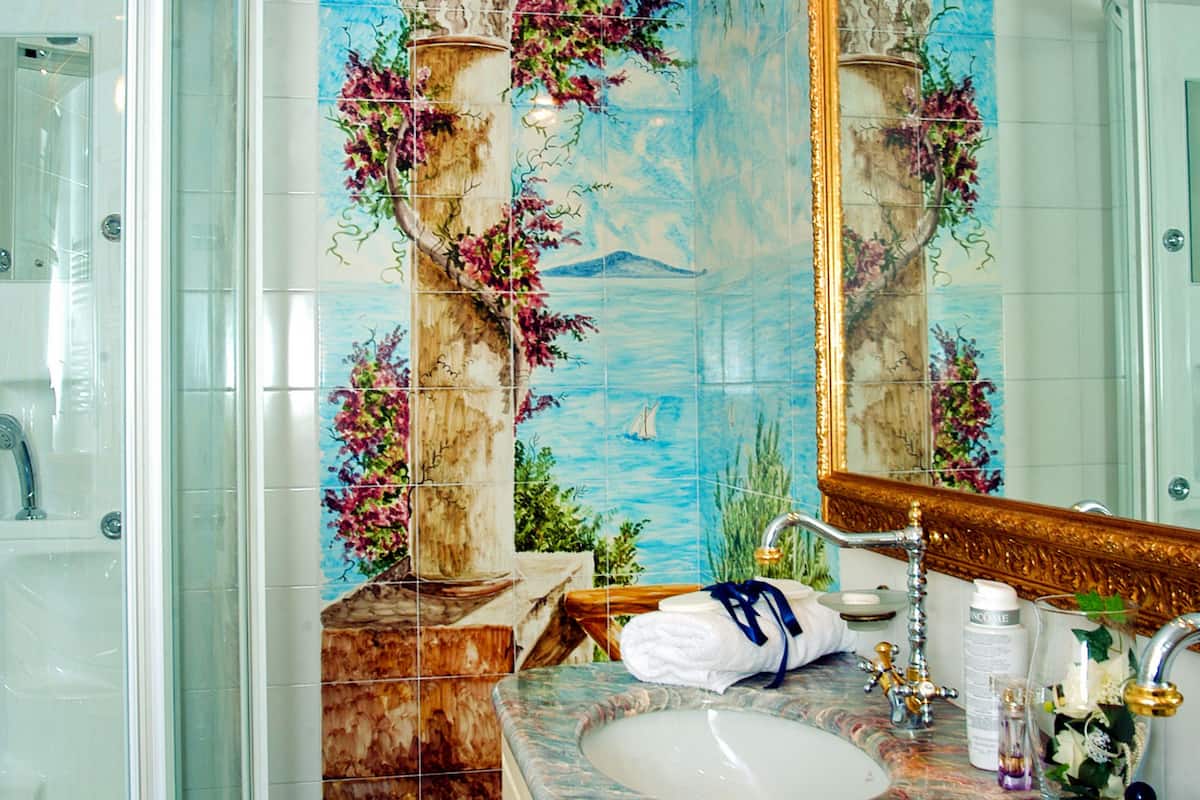 panoramic suite, sea view | bathroom amenities | shower, free toiletries, hair dryer, bidet