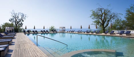 Seasonal outdoor pool