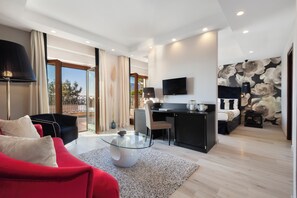 ห้องจูเนียร์ดับเบิล, ระเบียง, อาคารเสริม | มินิบาร์, ตู้นิรภัยในห้องพัก, โต๊ะทำงาน, ห้องเก็บเสียง