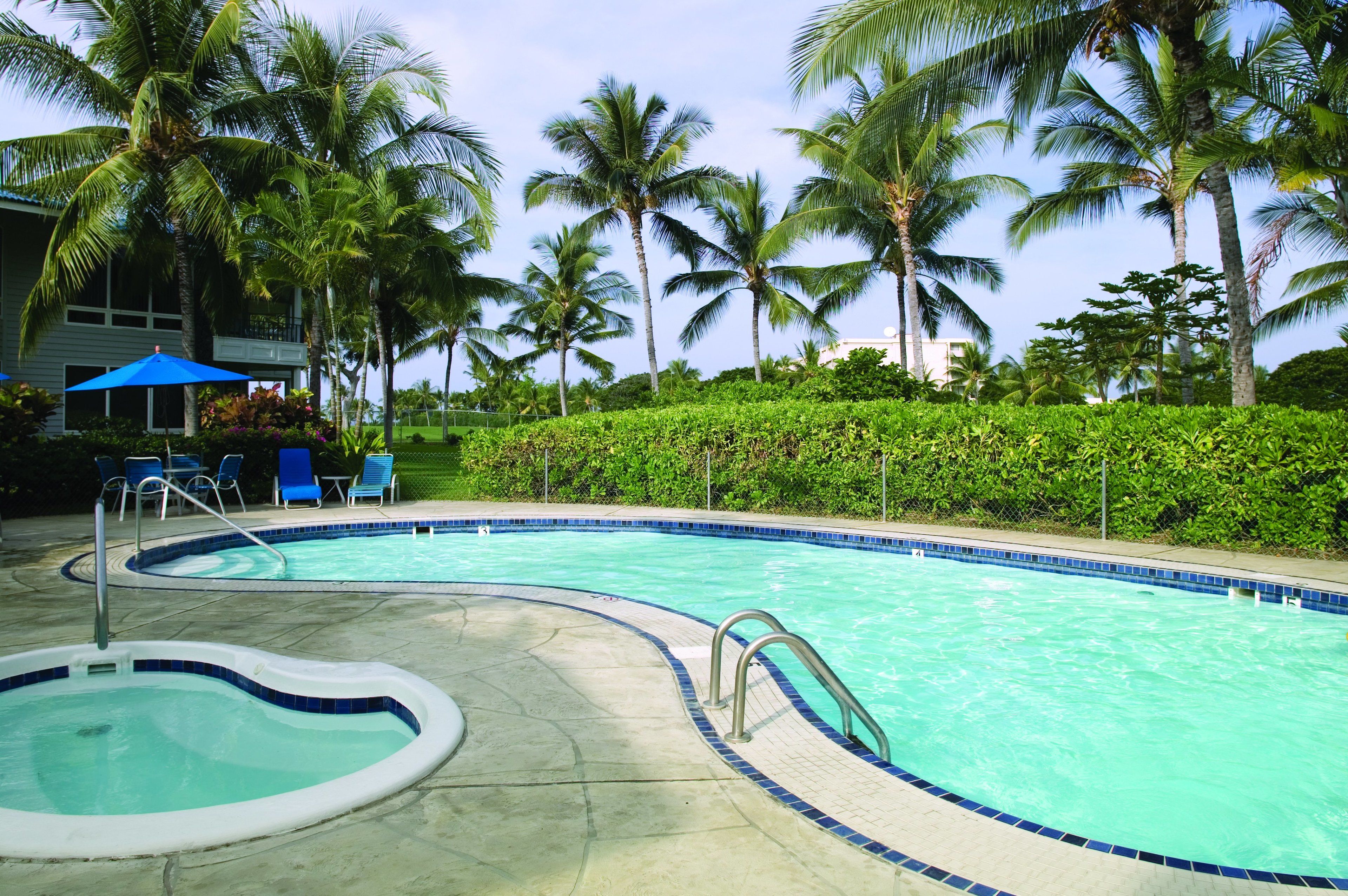 6 outdoor pools