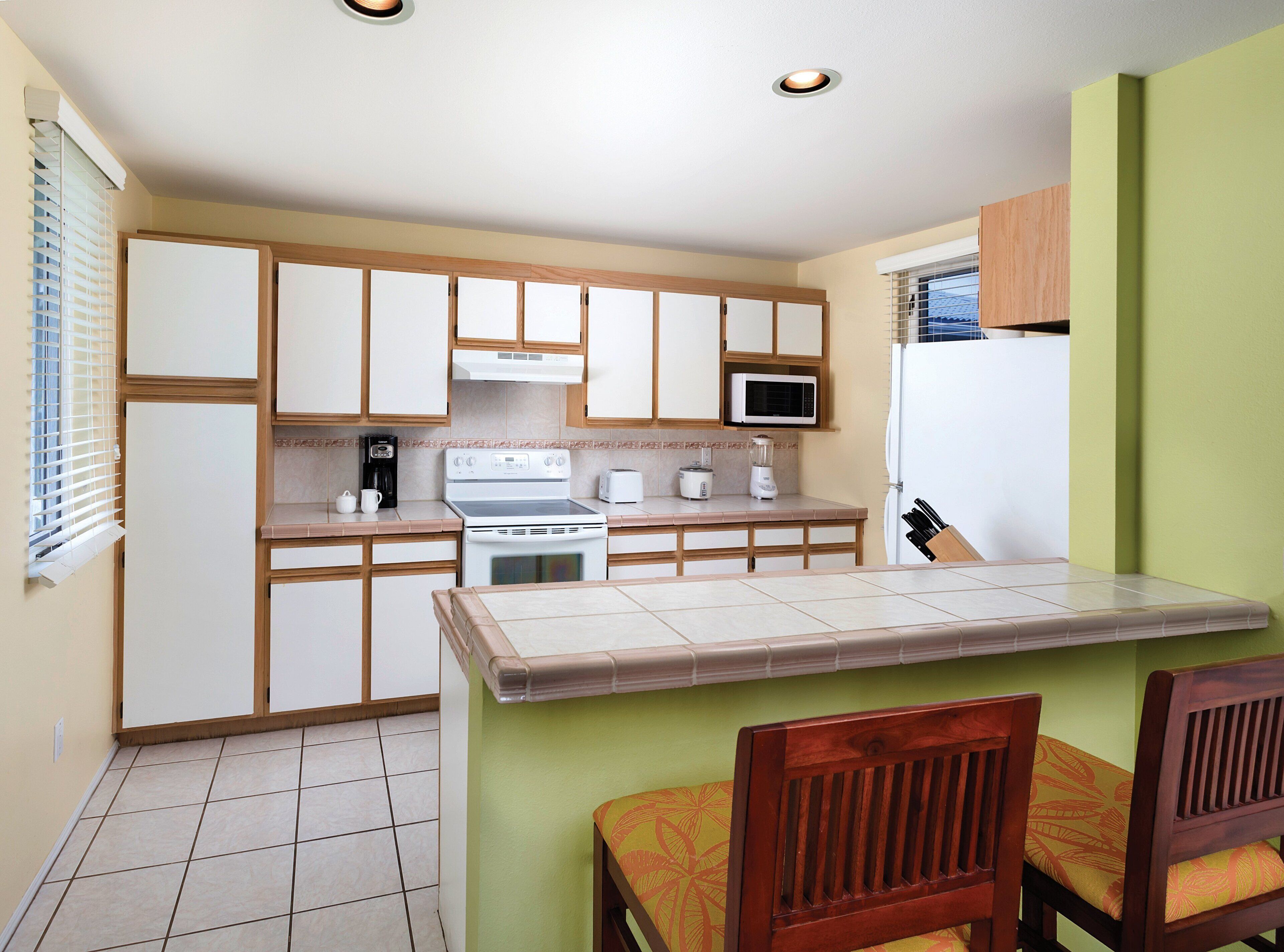 standard room | private kitchen | fridge, microwave, coffee/tea maker