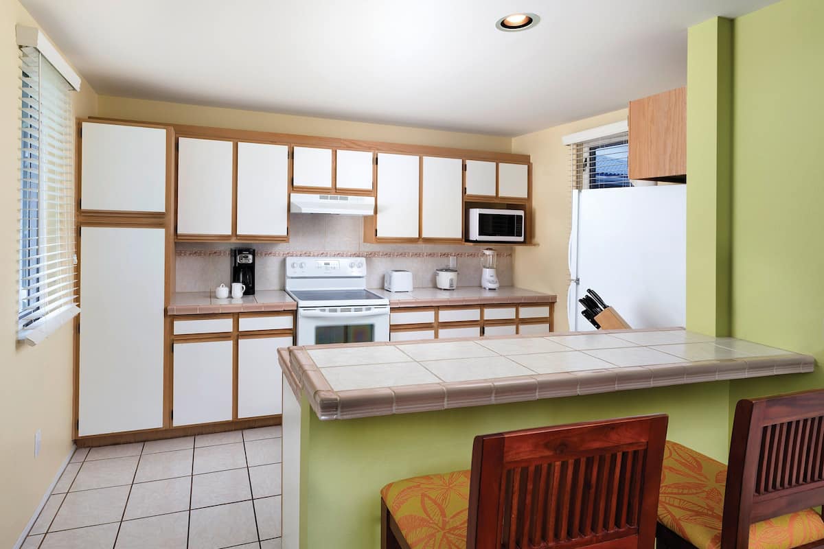 standard room | private kitchen | fridge, microwave, coffee/tea maker