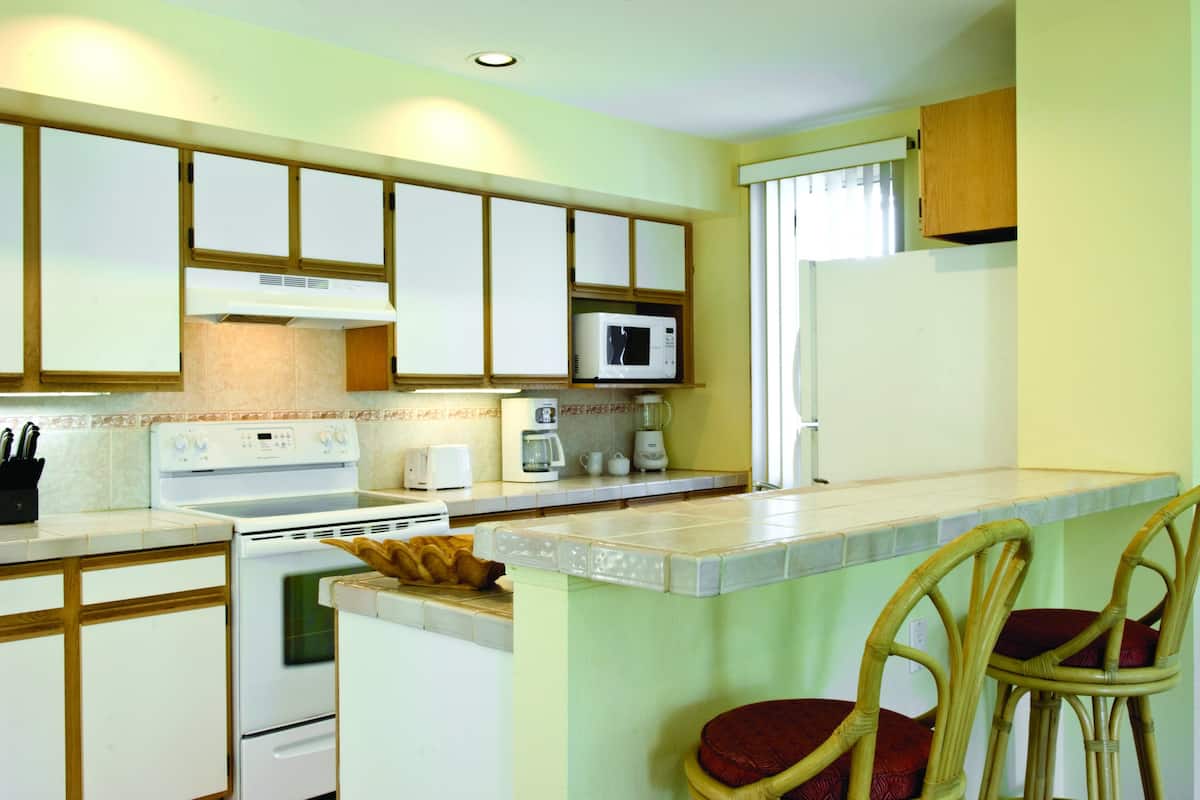 standard room | private kitchen | fridge, microwave, coffee/tea maker