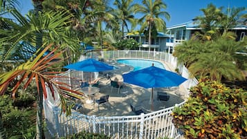 6 outdoor pools