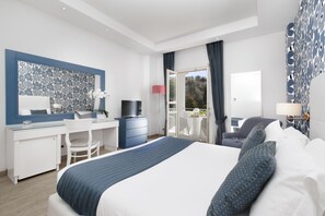 Standard Double Room, Balcony | 저자극성 침구, 오리/거위털 이불, 미니바, 객실 내 금고