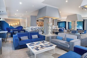 위성 채널 시청이 가능한 32인치 평면 TV, TV