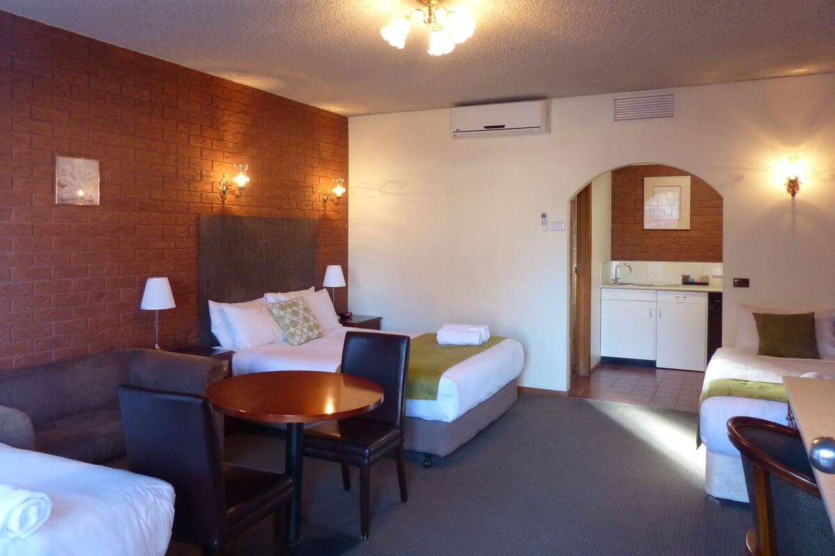 DELUXE TRIPLE | Living area