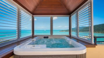 2 Bedroom Deluxe Seaview Jacuzzi | Outdoor spa tub