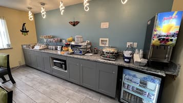 Free daily buffet breakfast