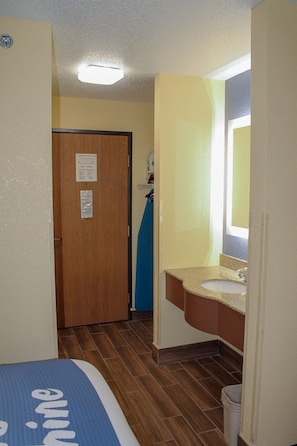 Matalassos amb encoixinament addicional i caixa forta a l'habitació