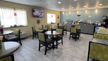 Desayuno bufé gratuito y diario