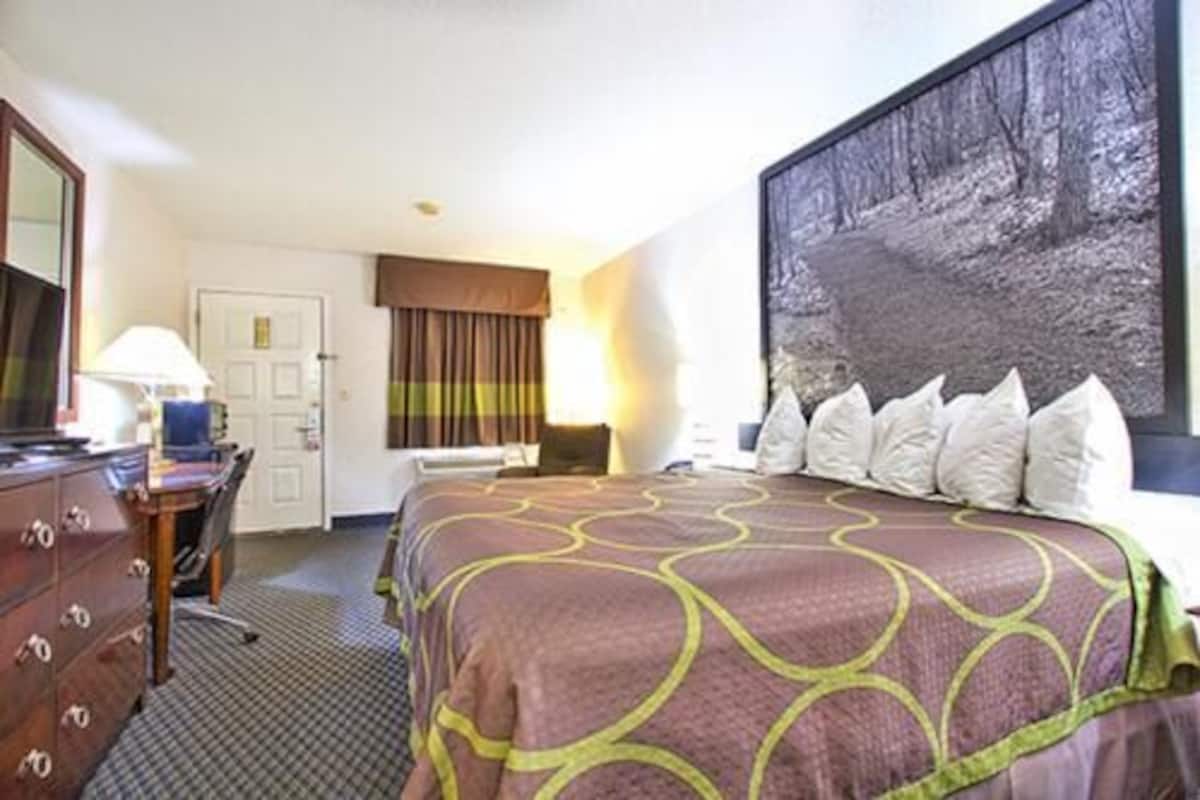 Free cribs/infant beds, rollaway beds, free WiFi, bed sheets