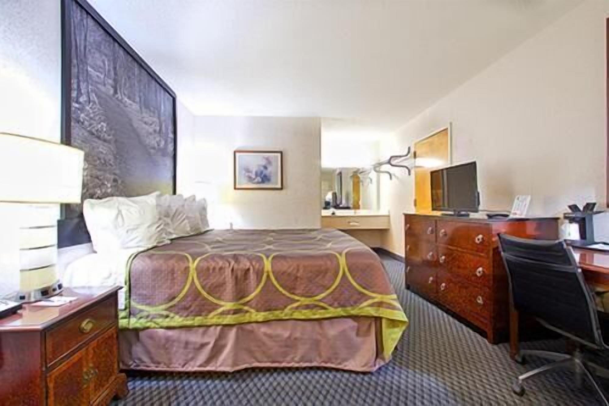 Free cribs/infant beds, rollaway beds, free WiFi, bed sheets