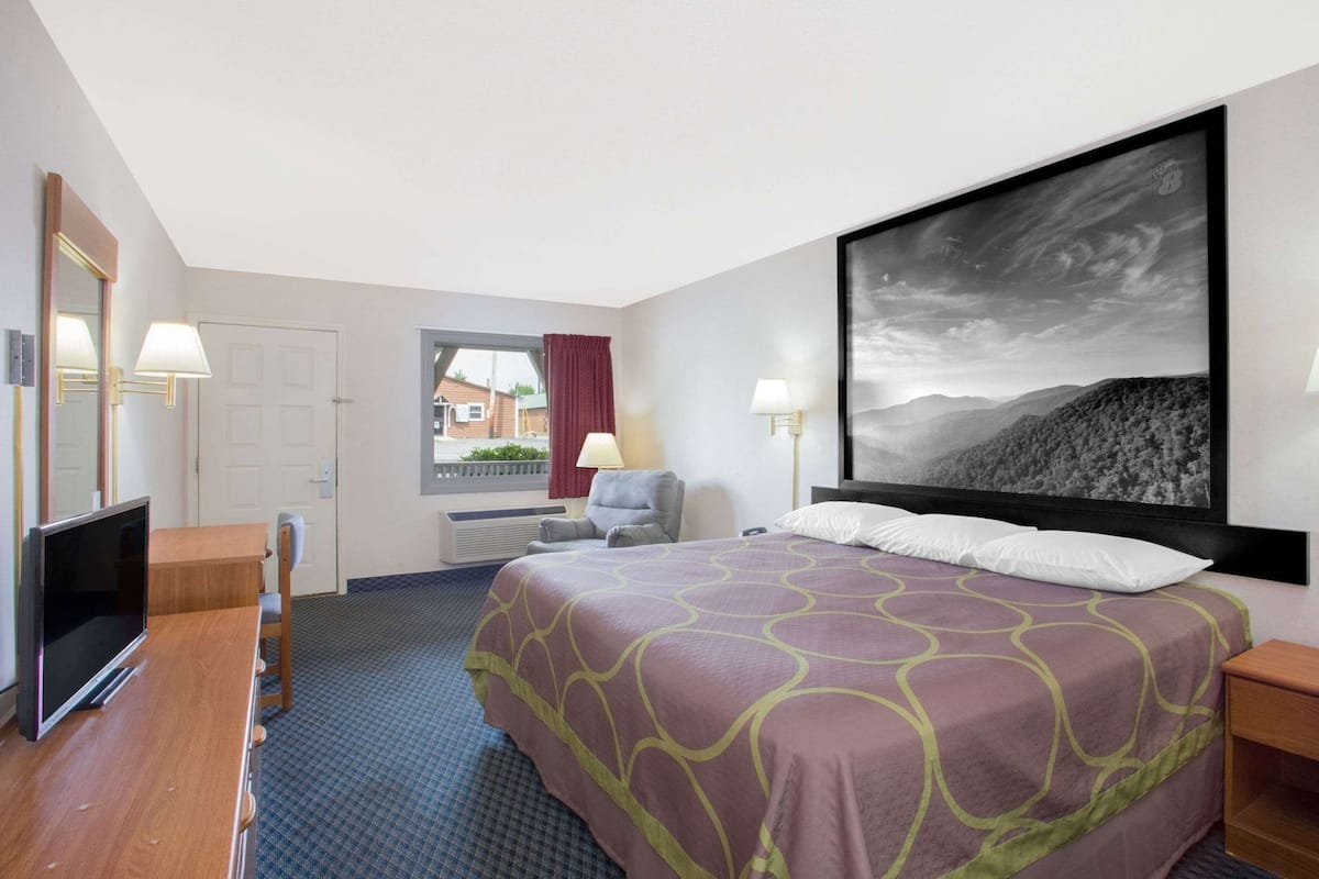 Free cribs/infant beds, rollaway beds, free WiFi, bed sheets