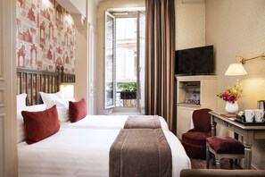 Classic Double Room | Minibar, in-room safe, desk, soundproofing - Hotel Arioso (Paris)
