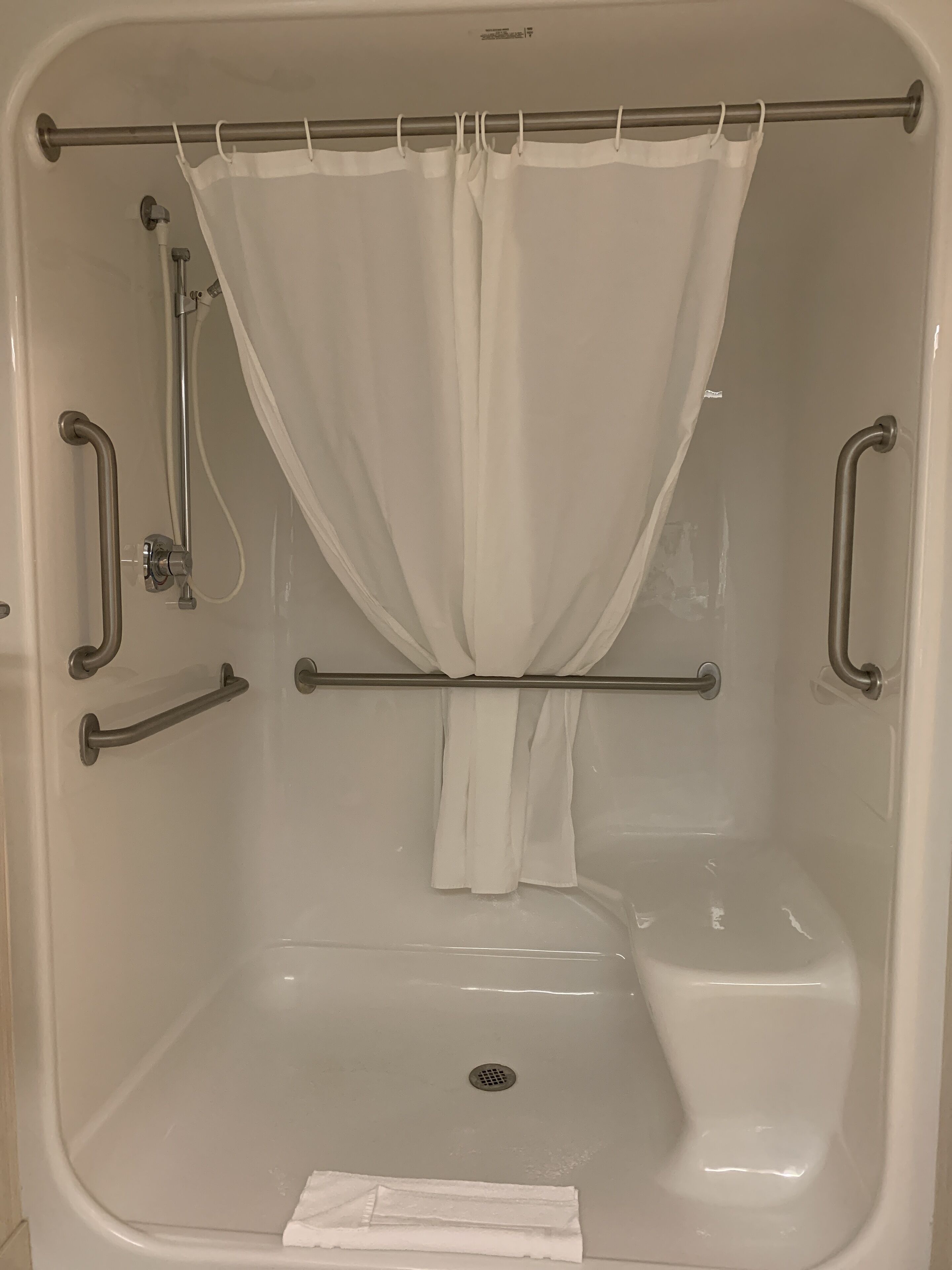 basic single room, 1 queen bed, accessible | 1 bedroom, pillow-top beds, blackout curtains, soundproofing