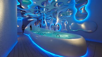 Couples treatment room(s), sauna, hot tub, Turkish bath/hammam
