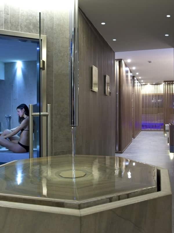 Couples treatment room(s), sauna, hot tub, Turkish bath/hammam
