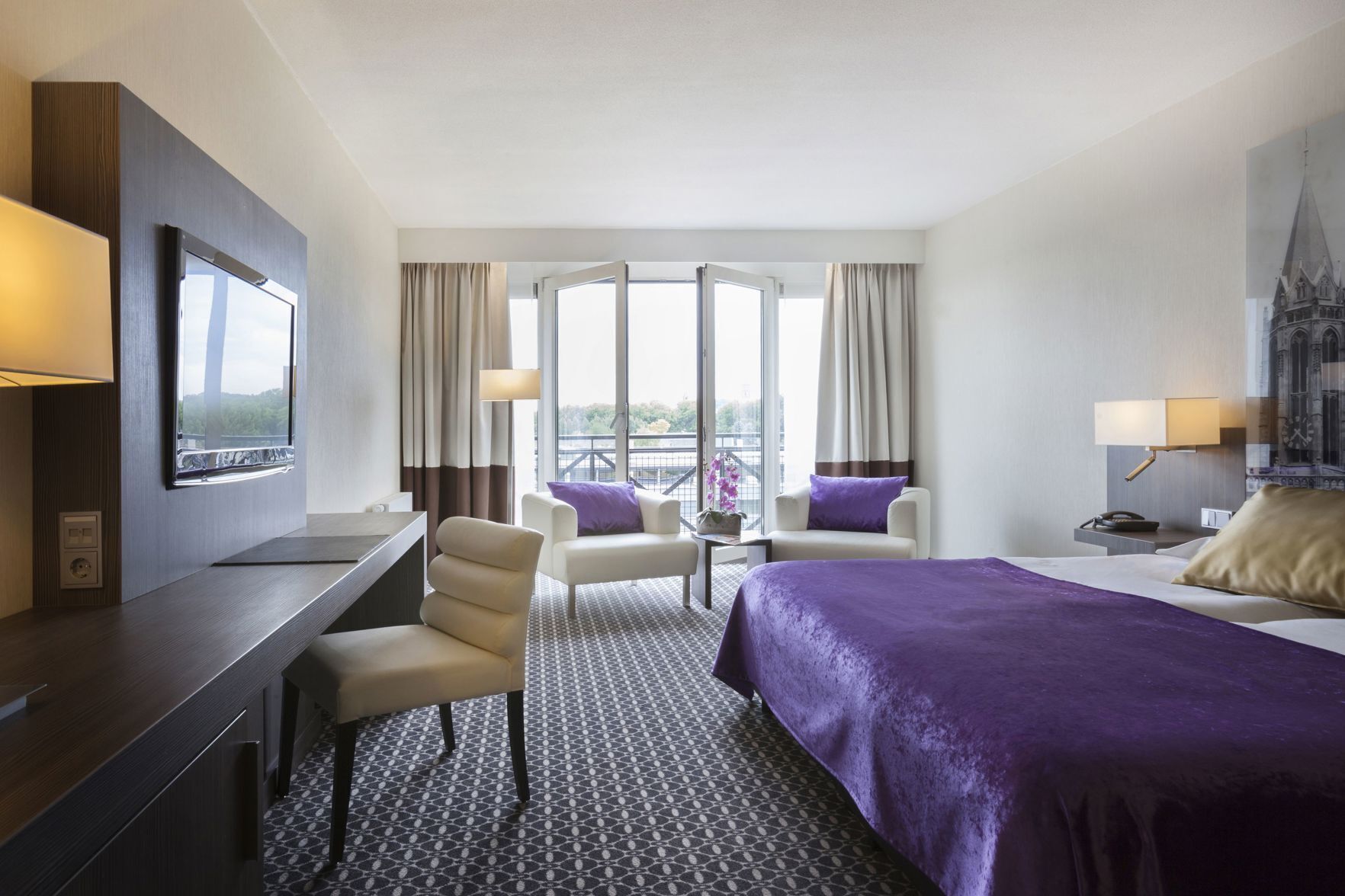 Luxe beddengoed, donsdekens, een minibar, een kluis op de kamer