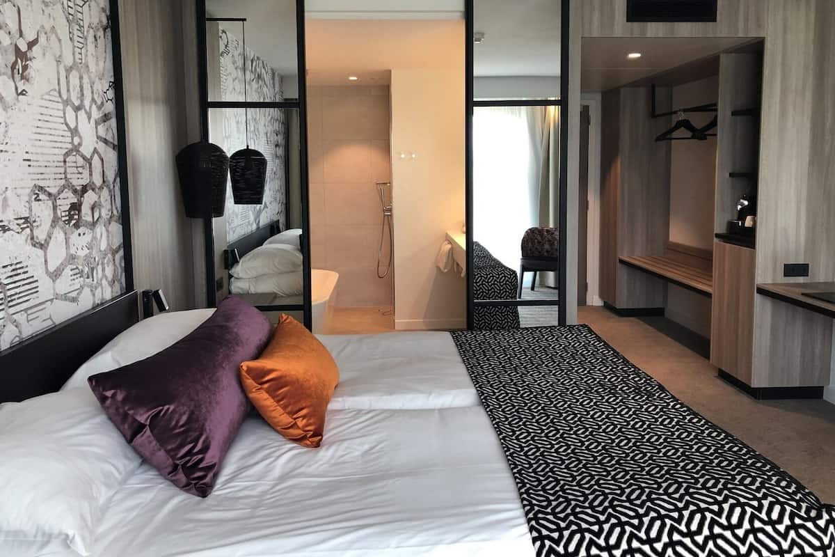 Luxe beddengoed, donsdekens, een minibar, een kluis op de kamer