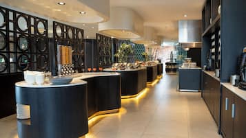 Komplett frukost varje dag (EUR 21.5 per person)