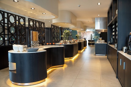 Petit déjeuner complet (21.5 EUR par personne)