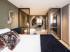 Suite empresarial | Ropa de cama de alta calidad, edredón y minibar