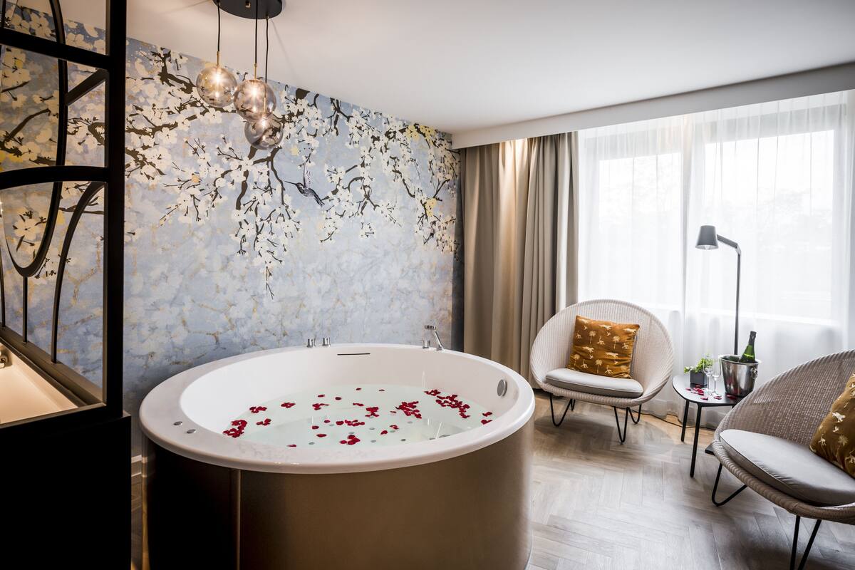 suite maastricht | private spa tub