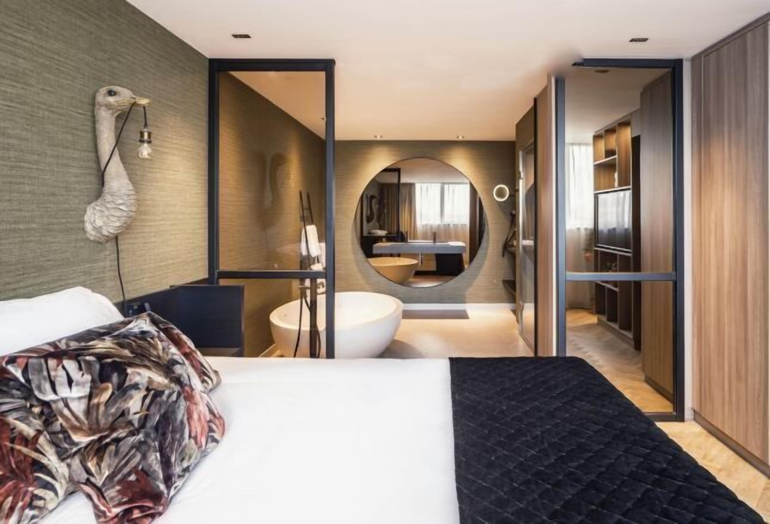 Luxe beddengoed, donzen dekbedden, een minibar, een kluis op de kamer