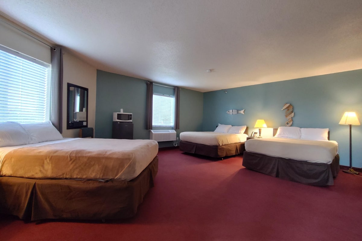 Room, Non Smoking (3 Queen Beds) | Cribs (surcharge), rollaway beds (surcharge), high-speed internet
