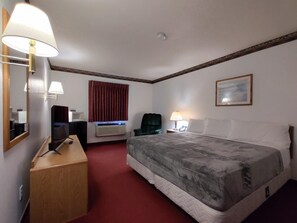 Room, 1 King Bed, Non Smoking | Cribs (surcharge), rollaway beds (surcharge), high-speed internet - Americas Best Value Inn & Suites Clear Lake (Clear Lake)