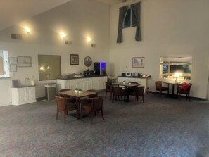 Free continental breakfast 