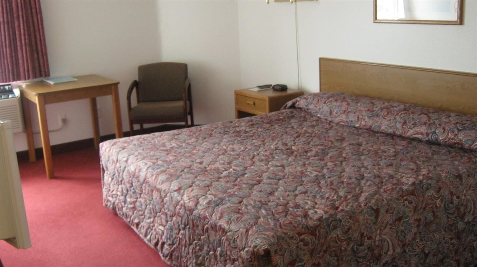 Cots/infant beds, rollaway beds, Internet, bed sheets