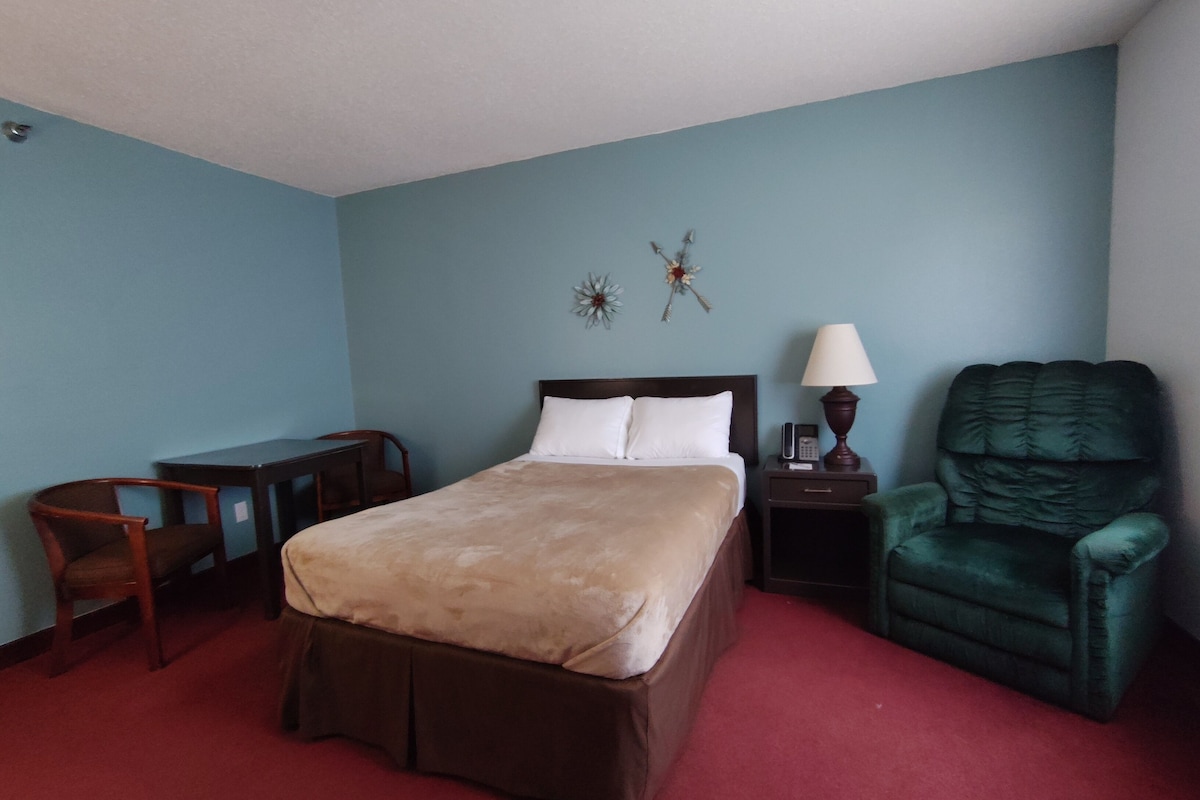 Room, 1 Double Bed, Accessible, Non Smoking | Cribs (surcharge), rollaway beds (surcharge), high-speed internet