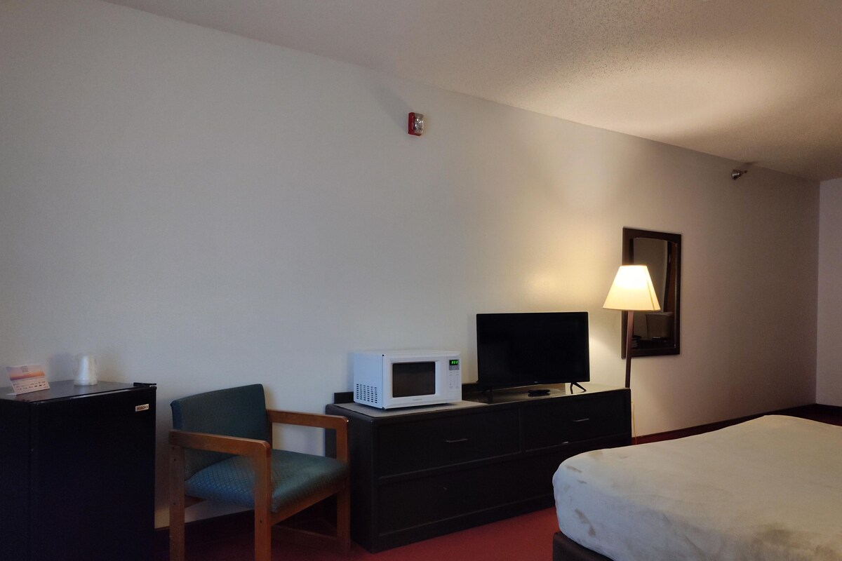 Room, 1 Double Bed, Accessible, Non Smoking | Cribs (surcharge), rollaway beds (surcharge), high-speed internet