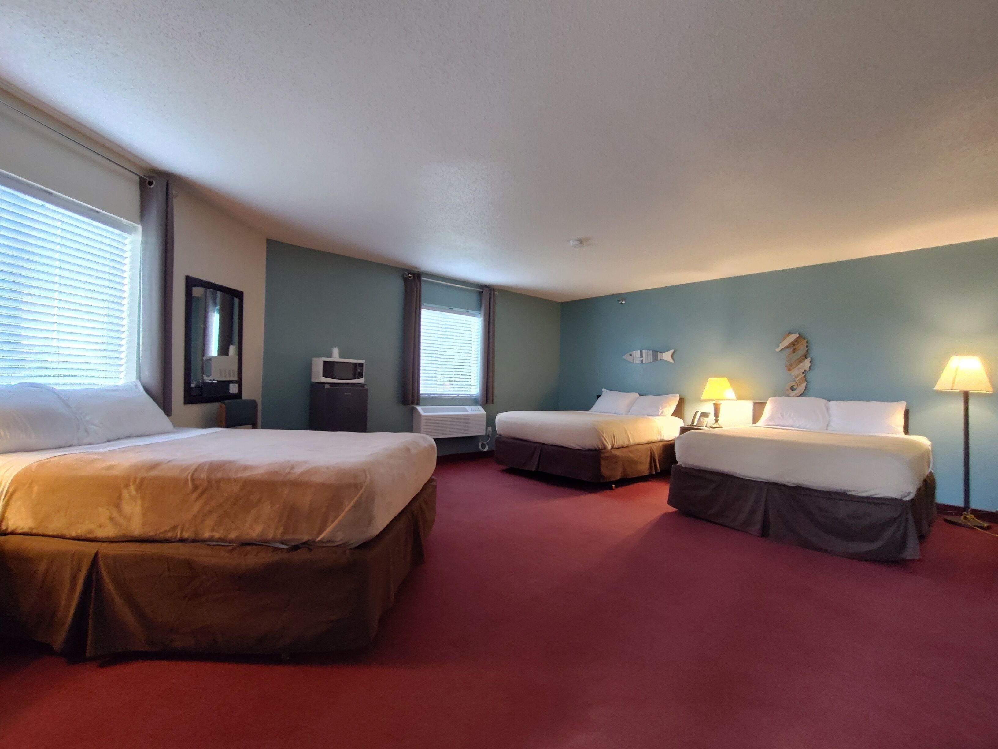 Room, Non Smoking (3 Queen Beds) | Living area | Flat-screen TV