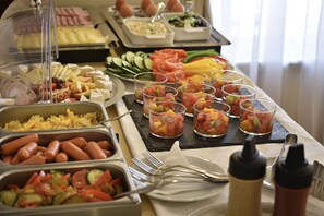 Free daily buffet breakfast - Hotel Čertovka (Prague)