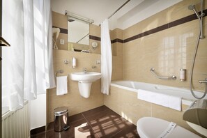 Standard Double or Twin Room | Bathroom | Free toiletries, hair dryer, towels - Hotel Čertovka (Prague)