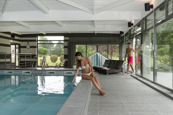 Indoor pool, pool loungers
