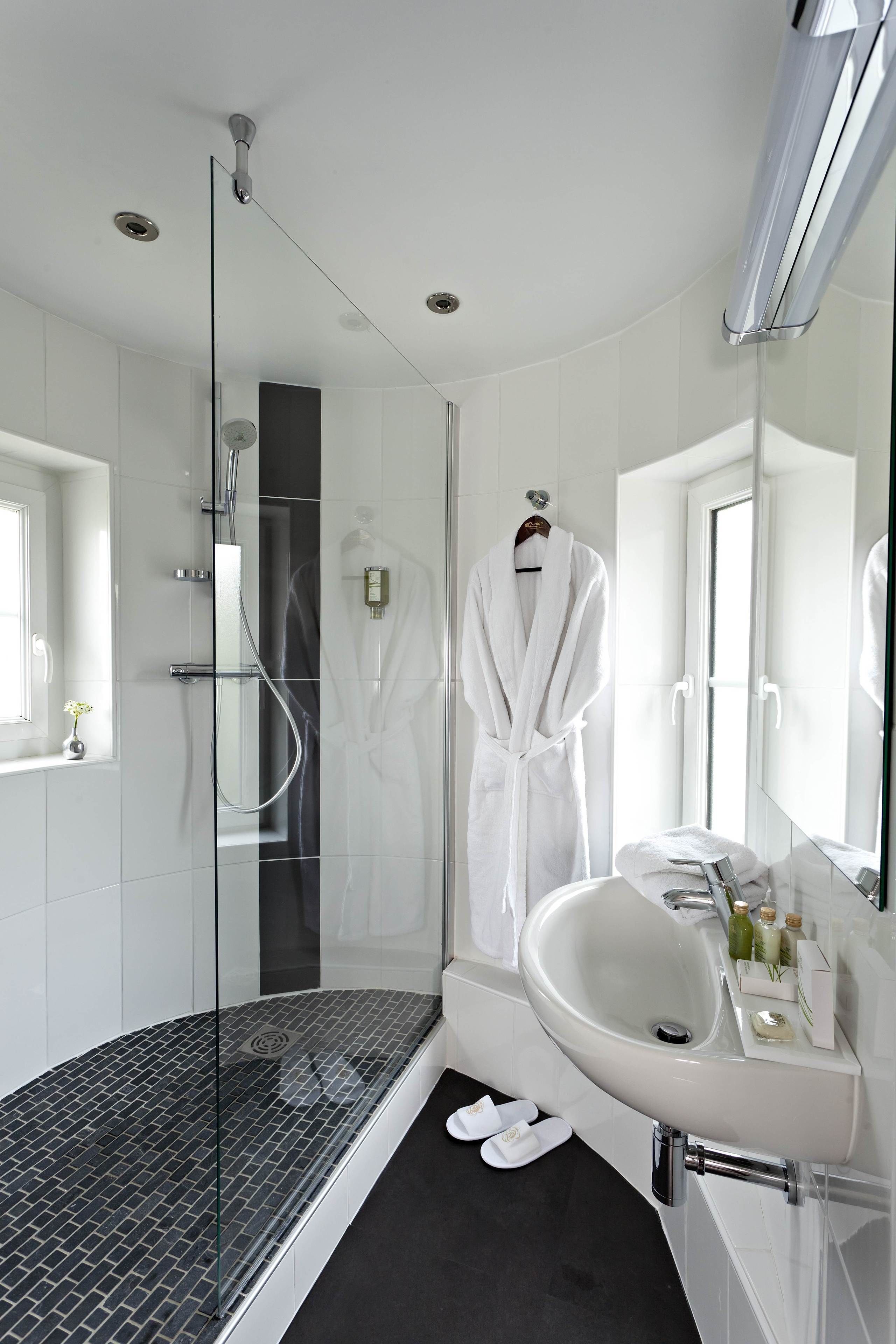 double room (charme) | bathroom | hair dryer, towels