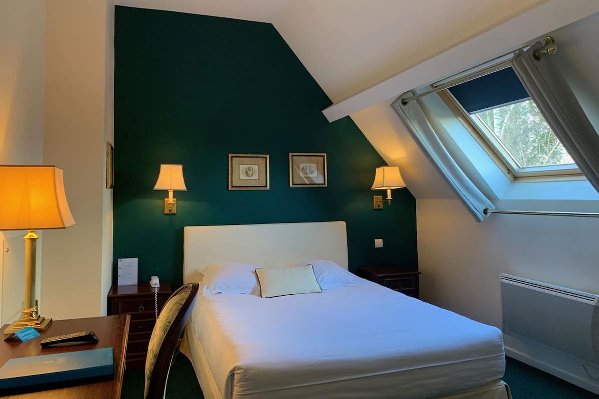 In-room safe, blackout curtains, iron/ironing board, free WiFi