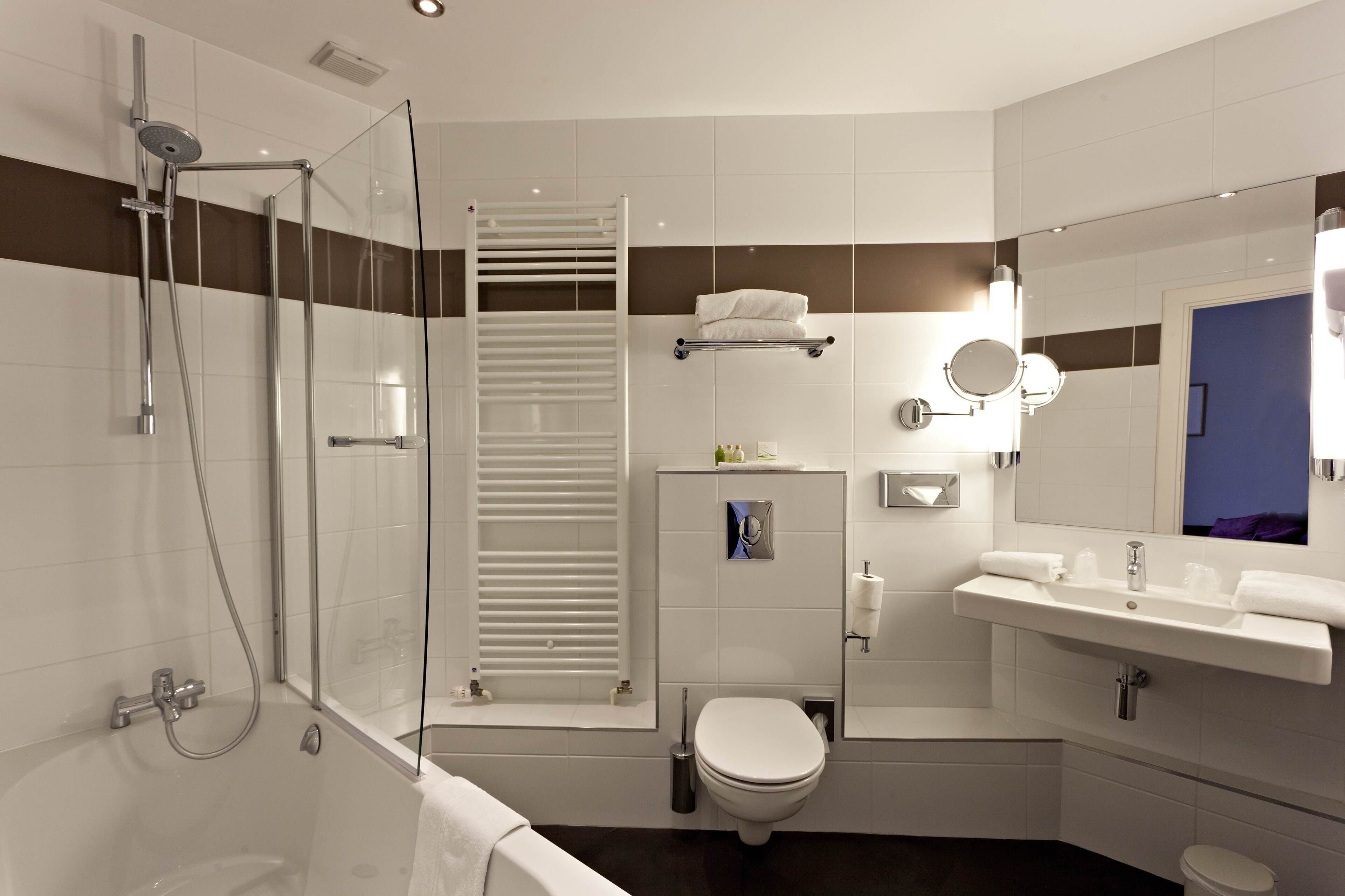 deluxe room | bathroom | hair dryer, towels
