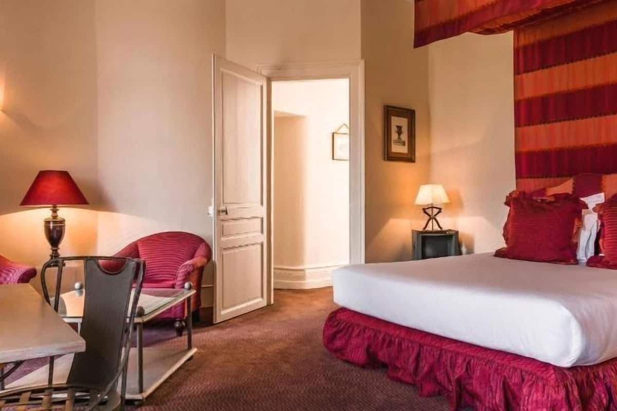 In-room safe, blackout drapes, iron/ironing board (on request)
