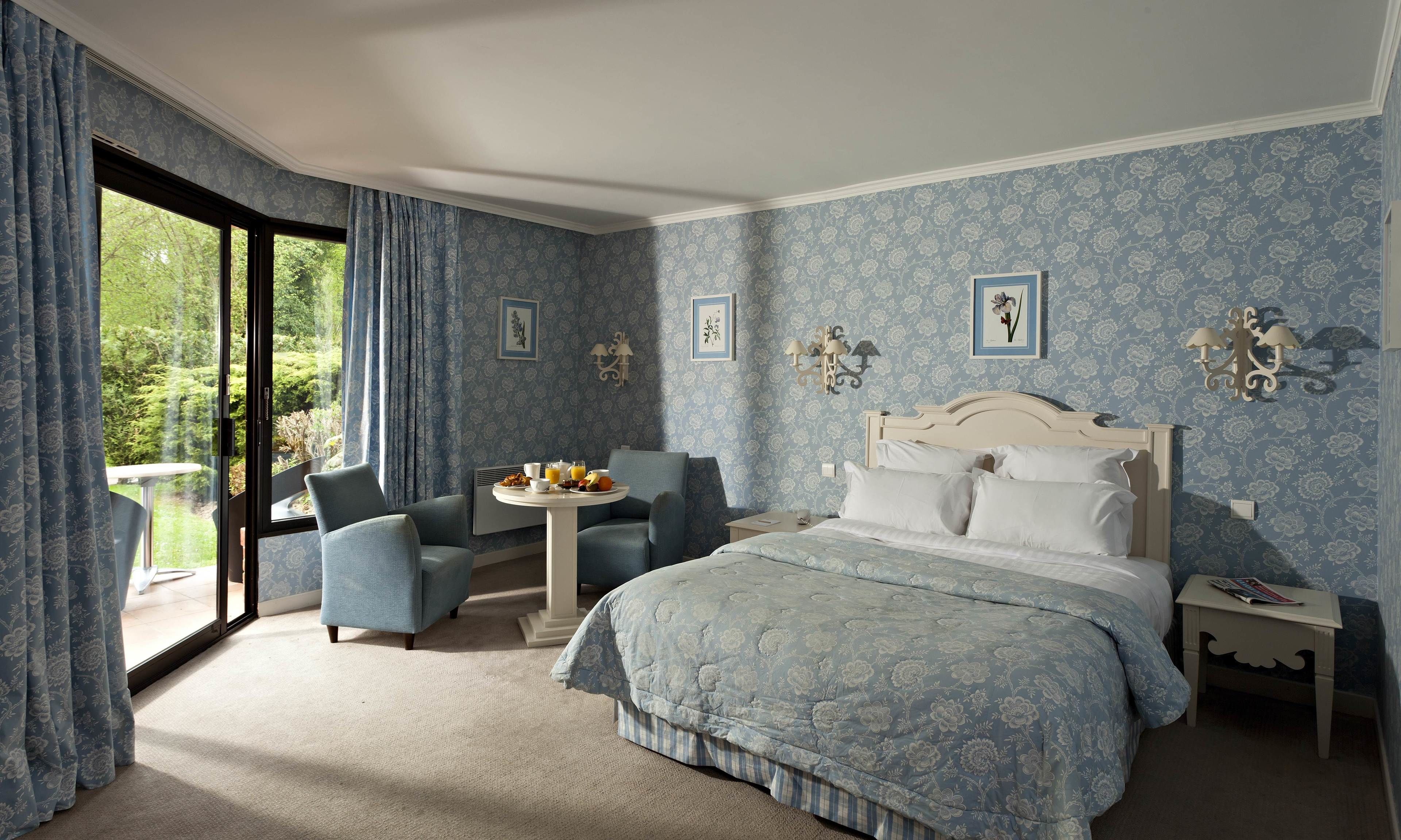 deluxe triple room (pavillon du parc) | in-room safe, blackout curtains, iron/ironing board, free wifi