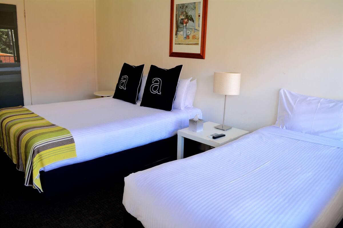 Original Triple Room | Desk, iron/ironing board, cribs (free), rollaway beds (surcharge)