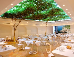 Breakfast, lunch, dinner served; Mediterranean cuisine